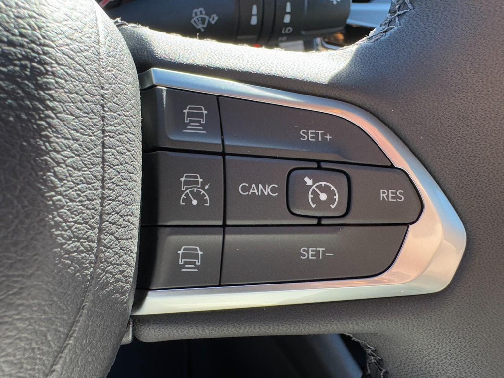 Jeep Compass Vehicle Full-screen Gallery Image 11