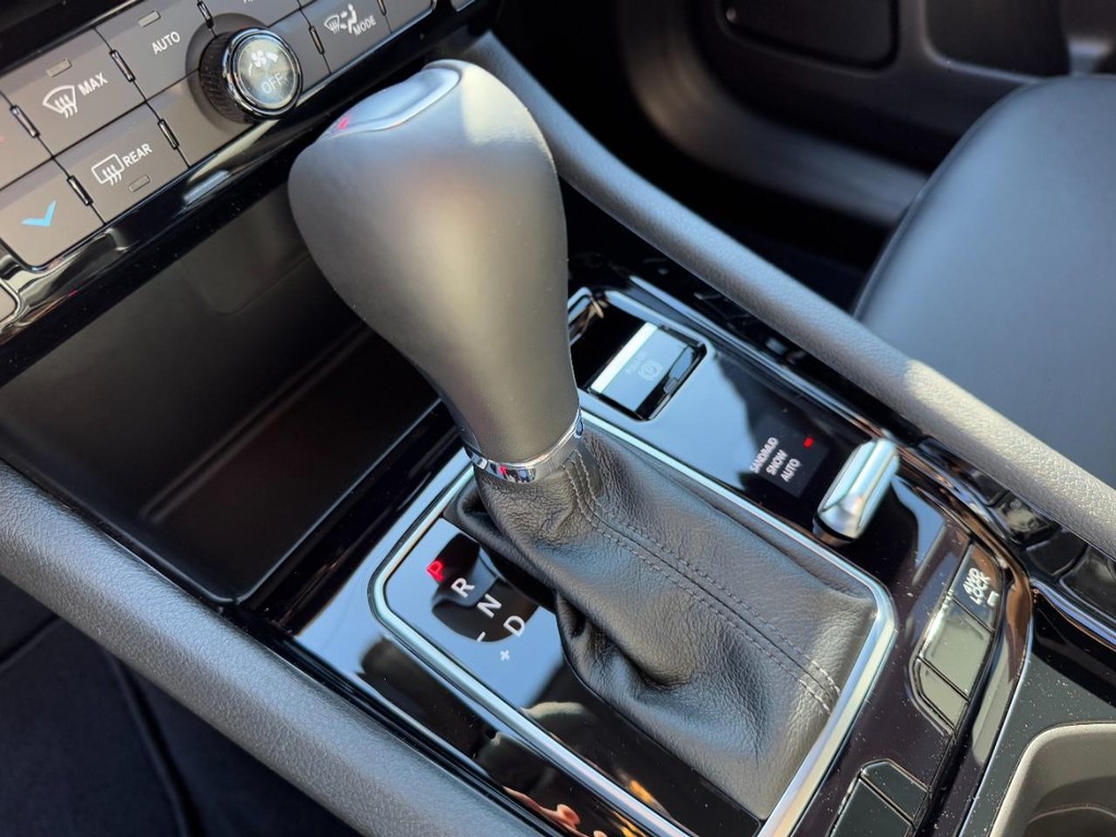 Jeep Compass Vehicle Full-screen Gallery Image 12