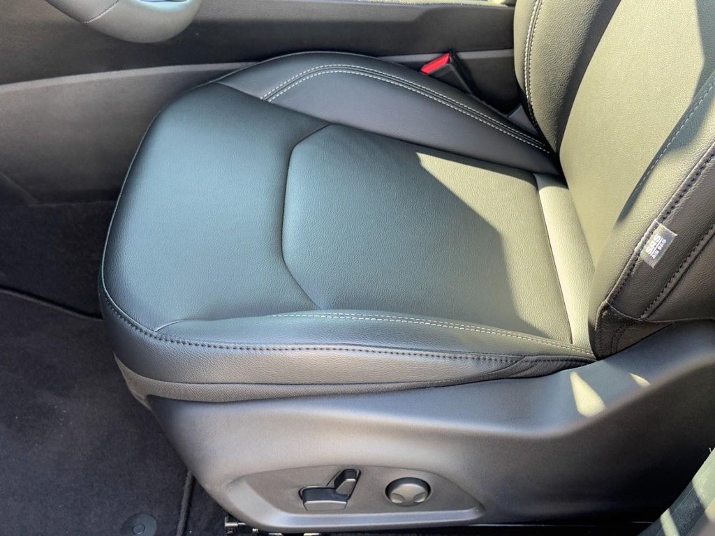 Jeep Compass Vehicle Full-screen Gallery Image 15