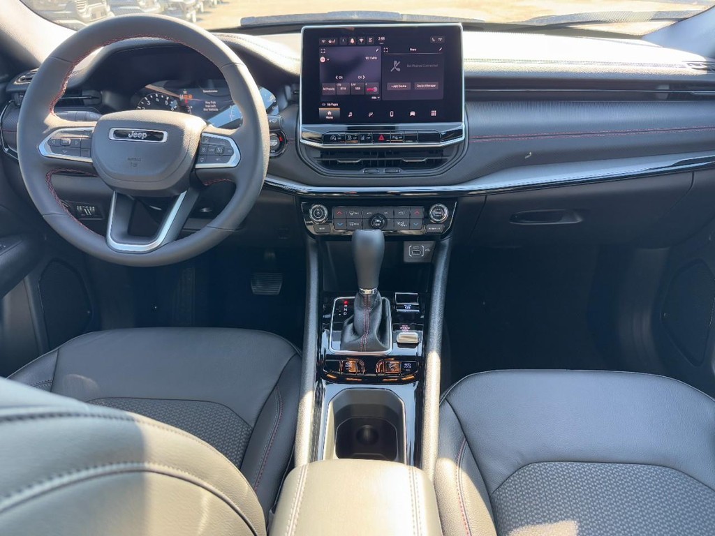 Jeep Compass Vehicle Full-screen Gallery Image 06