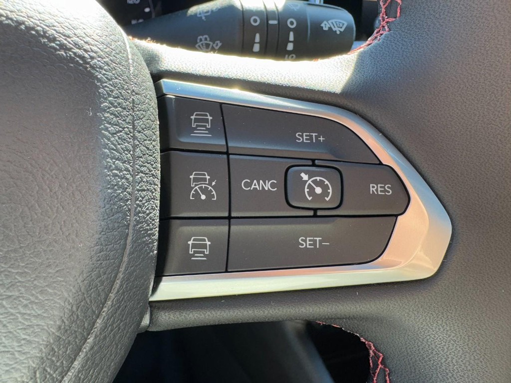 Jeep Compass Vehicle Full-screen Gallery Image 11