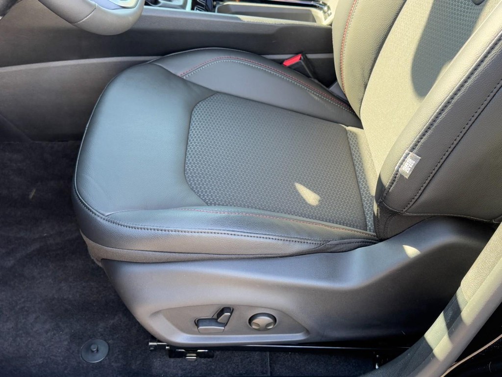 Jeep Compass Vehicle Full-screen Gallery Image 15