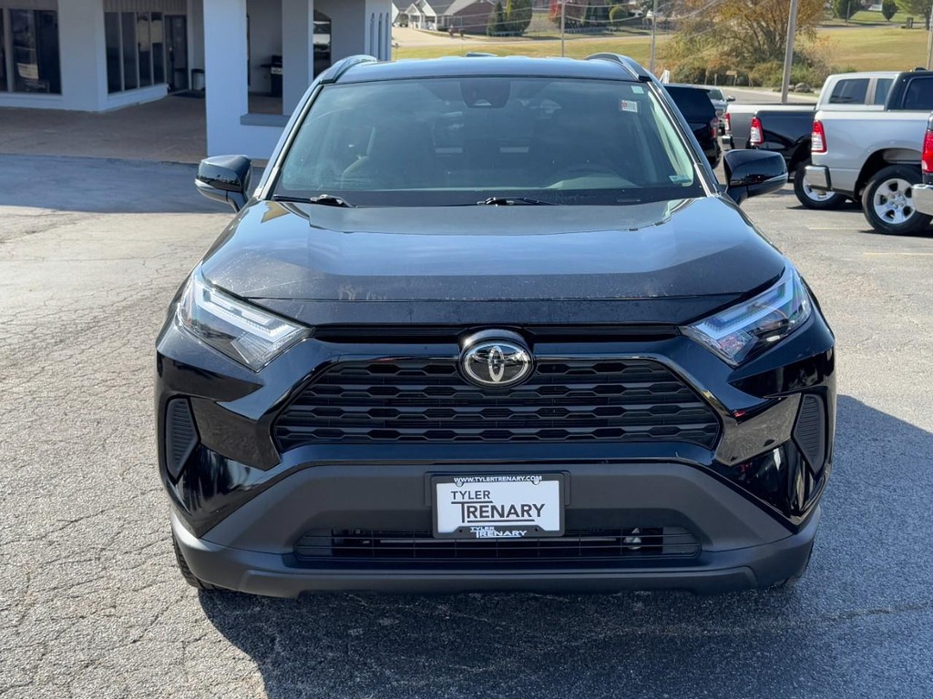 Toyota RAV4 Vehicle Full-screen Gallery Image 07