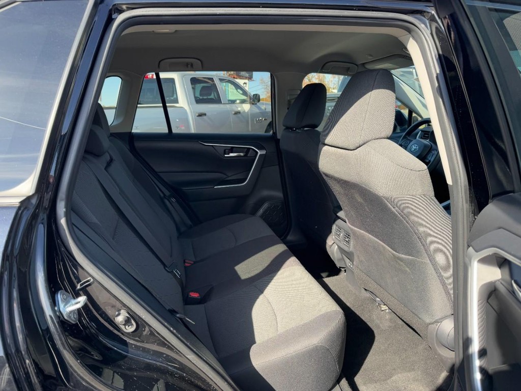 Toyota RAV4 Vehicle Full-screen Gallery Image 10