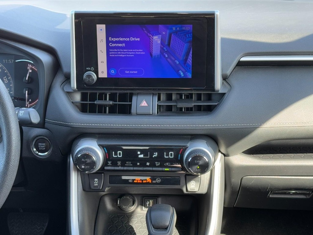 Toyota RAV4 Vehicle Full-screen Gallery Image 13