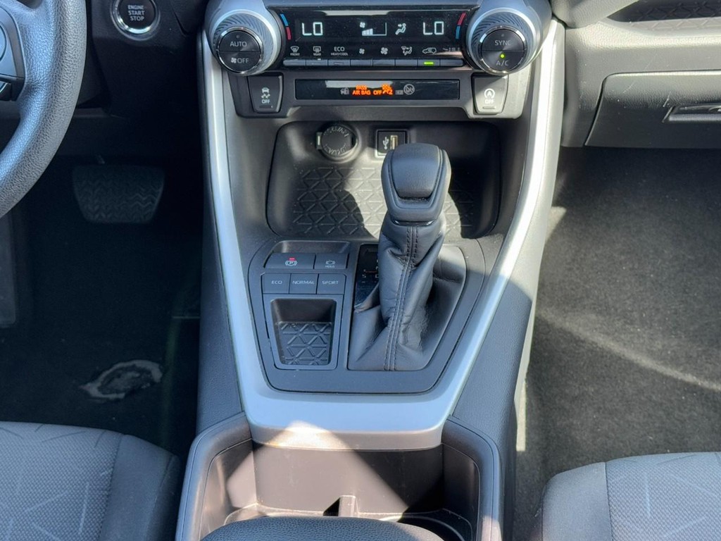 Toyota RAV4 Vehicle Full-screen Gallery Image 14