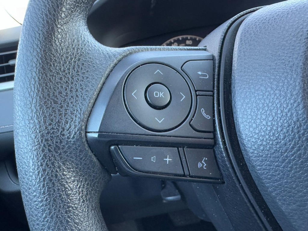 Toyota RAV4 Vehicle Full-screen Gallery Image 16