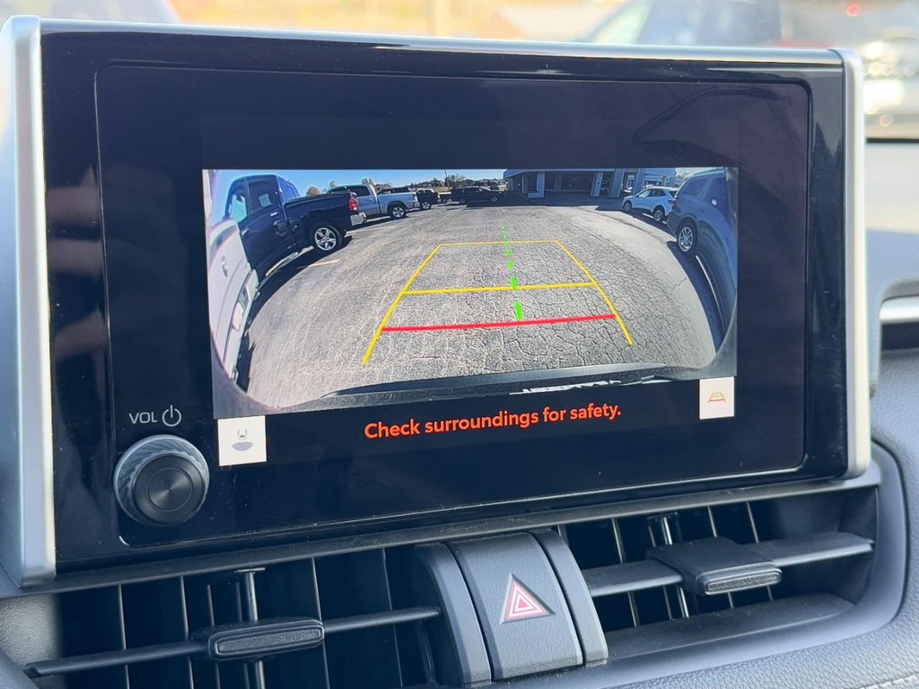 Toyota RAV4 Vehicle Full-screen Gallery Image 20