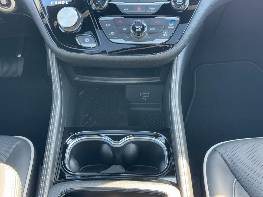 Chrysler Pacifica Vehicle Full-screen Gallery Image 11