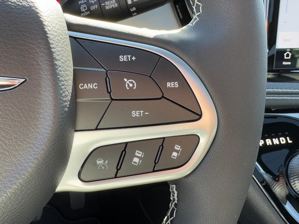 Chrysler Pacifica Vehicle Full-screen Gallery Image 15