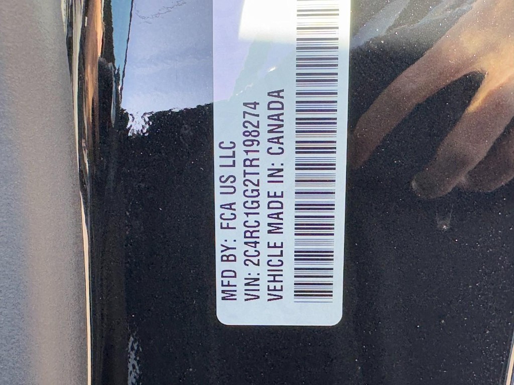 Chrysler Pacifica Vehicle Full-screen Gallery Image 24