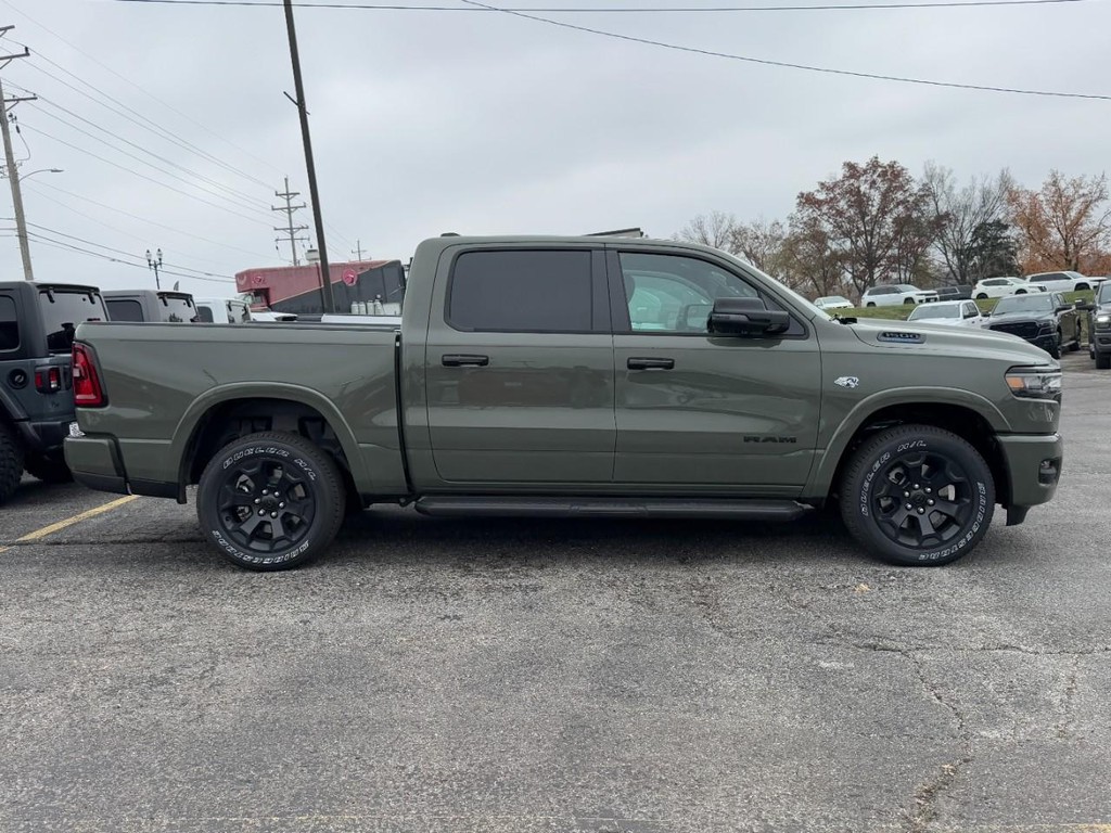 Ram 1500 Vehicle Full-screen Gallery Image 02