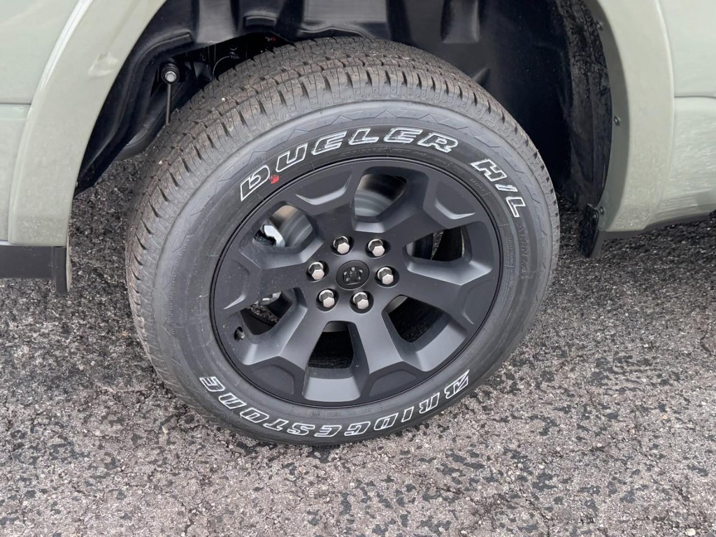 Ram 1500 Vehicle Full-screen Gallery Image 04