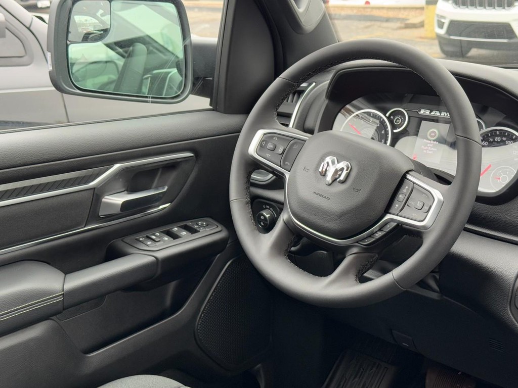 Ram 1500 Vehicle Full-screen Gallery Image 07