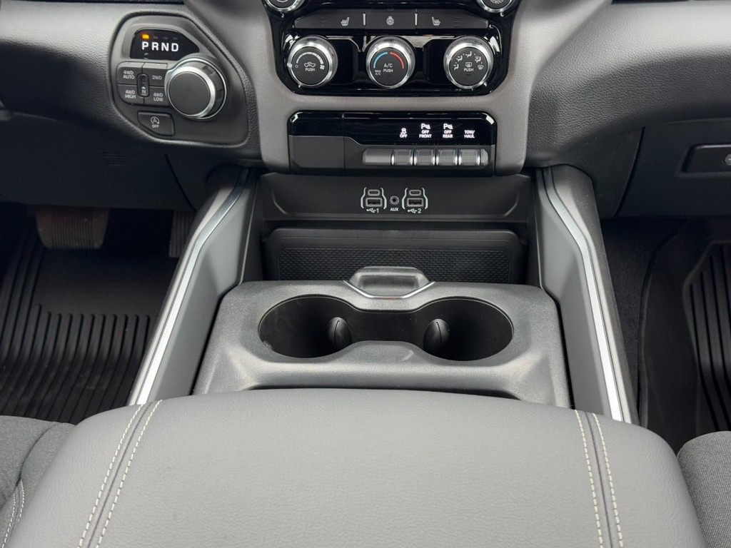 Ram 1500 Vehicle Full-screen Gallery Image 09