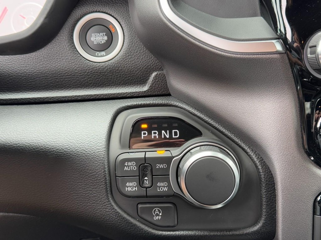 Ram 1500 Vehicle Full-screen Gallery Image 12