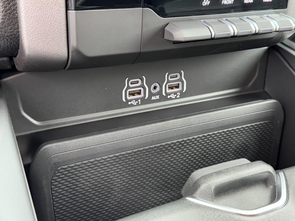 Ram 1500 Vehicle Full-screen Gallery Image 13