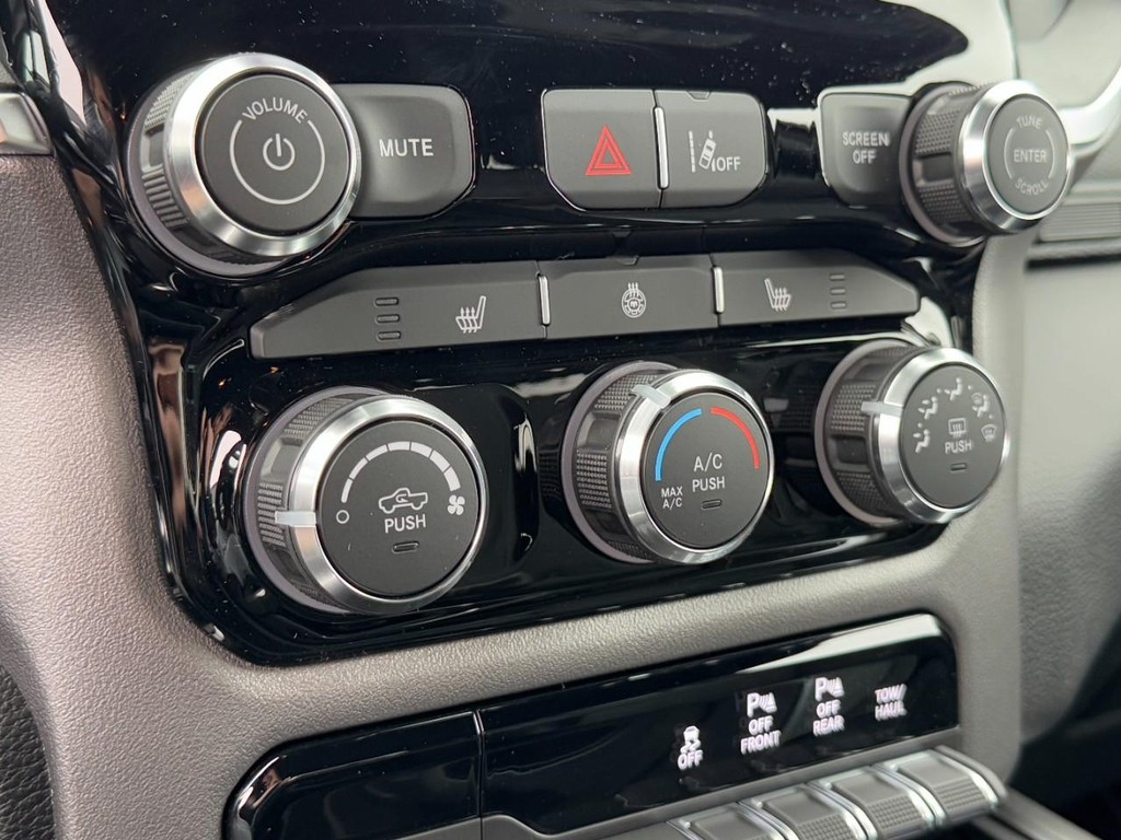 Ram 1500 Vehicle Full-screen Gallery Image 14