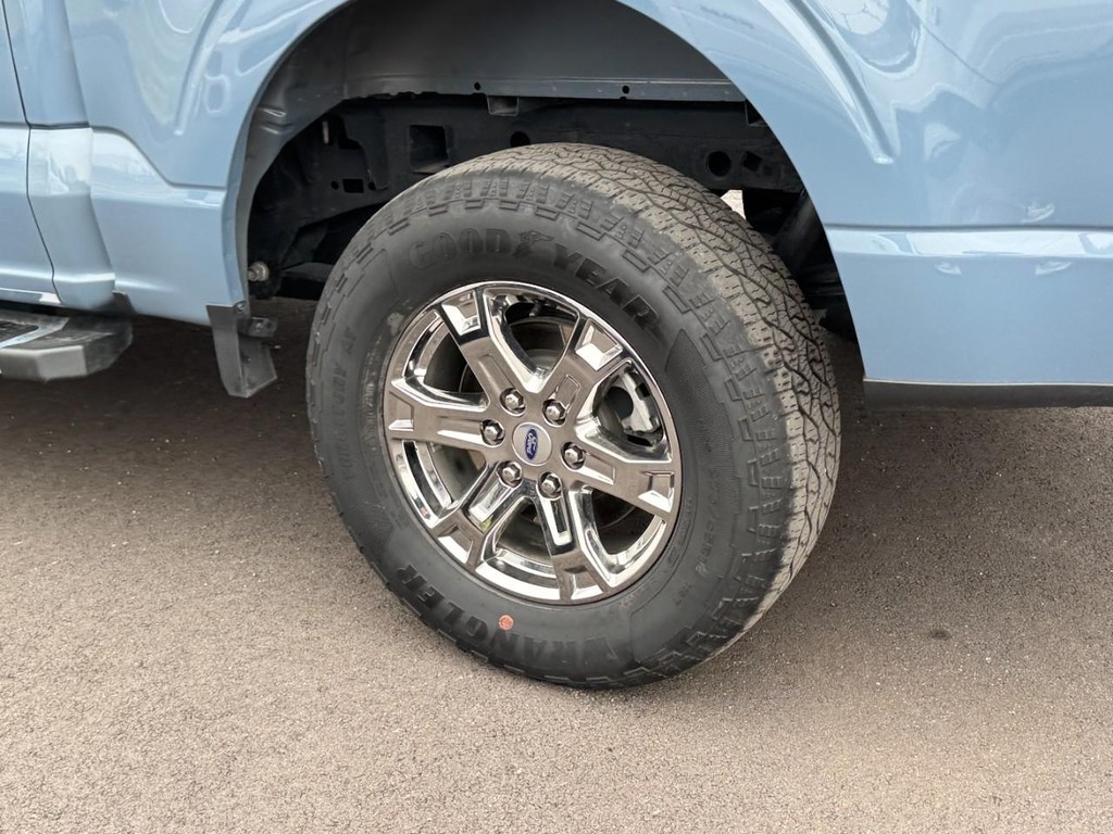 Ford F-150 Vehicle Full-screen Gallery Image 05