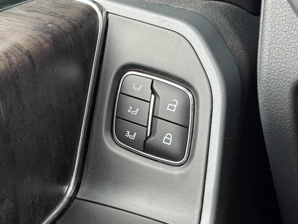 Ford F-150 Vehicle Full-screen Gallery Image 16