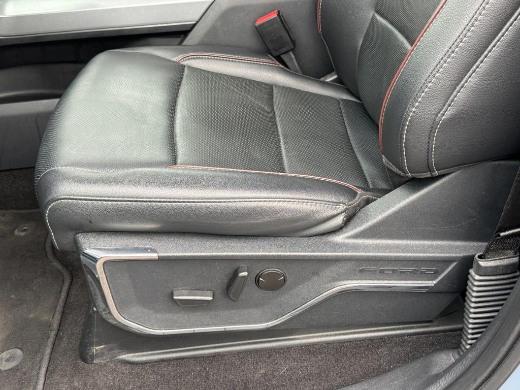 Ford F-150 Vehicle Full-screen Gallery Image 25