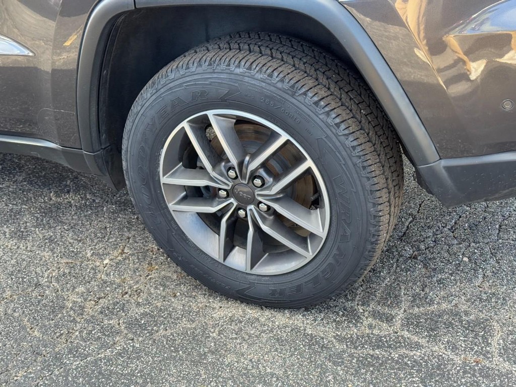 Jeep Grand Cherokee Vehicle Full-screen Gallery Image 05