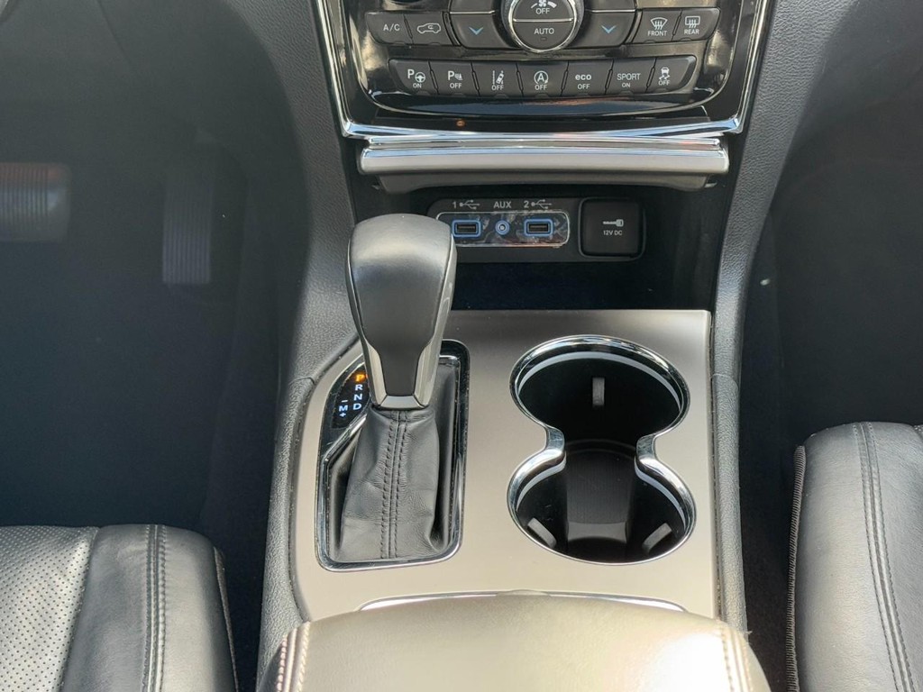 Jeep Grand Cherokee Vehicle Full-screen Gallery Image 15