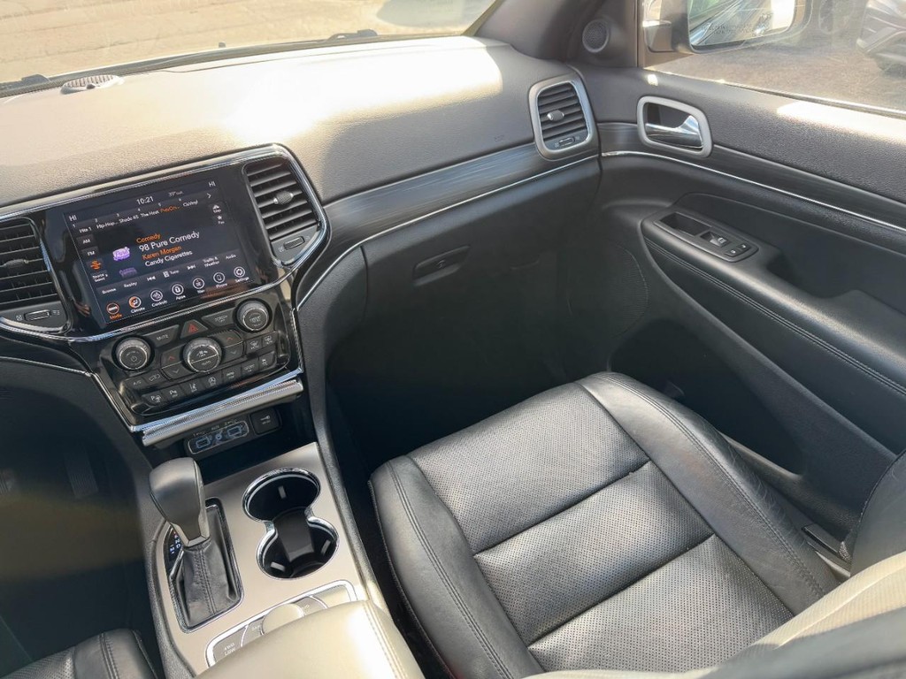 Jeep Grand Cherokee Vehicle Full-screen Gallery Image 16