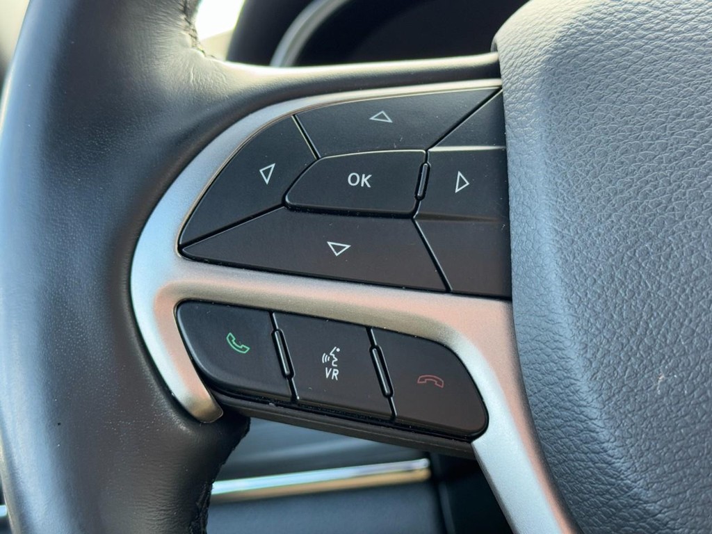 Jeep Grand Cherokee Vehicle Full-screen Gallery Image 18