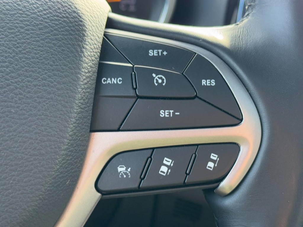 Jeep Grand Cherokee Vehicle Full-screen Gallery Image 19