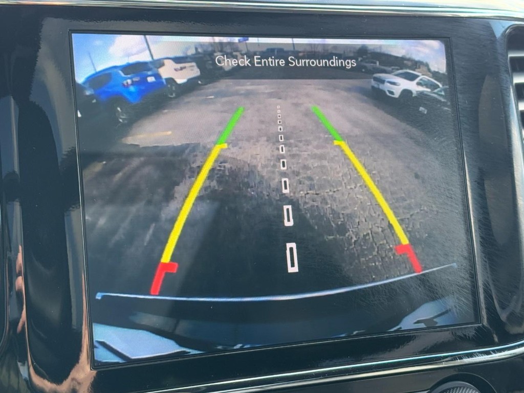 Jeep Grand Cherokee Vehicle Full-screen Gallery Image 24