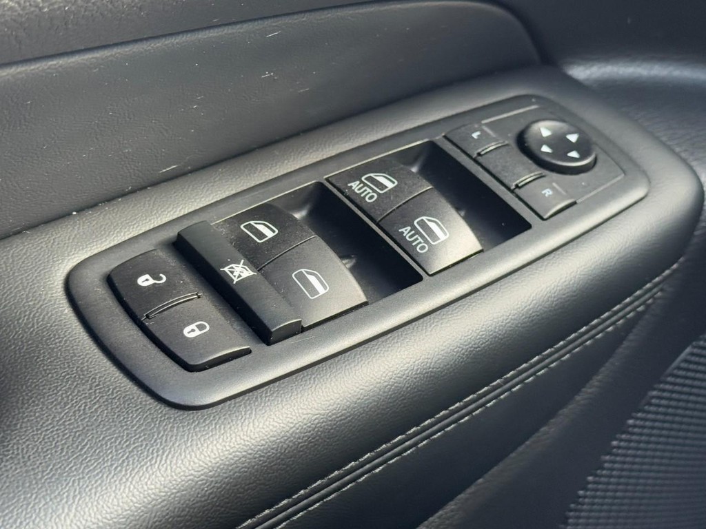 Jeep Grand Cherokee Vehicle Full-screen Gallery Image 25