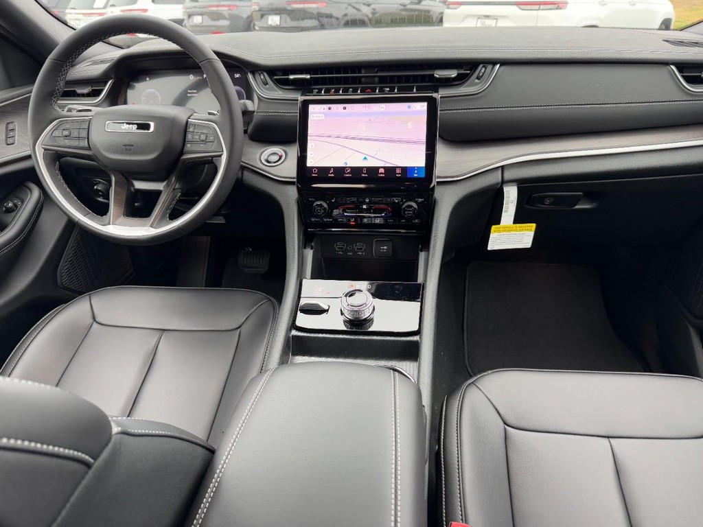 Jeep Grand Cherokee Vehicle Full-screen Gallery Image 06