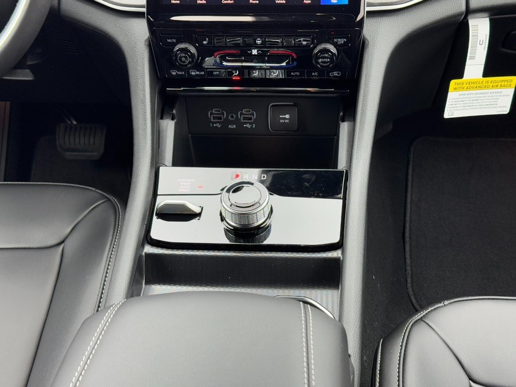 Jeep Grand Cherokee Vehicle Full-screen Gallery Image 09