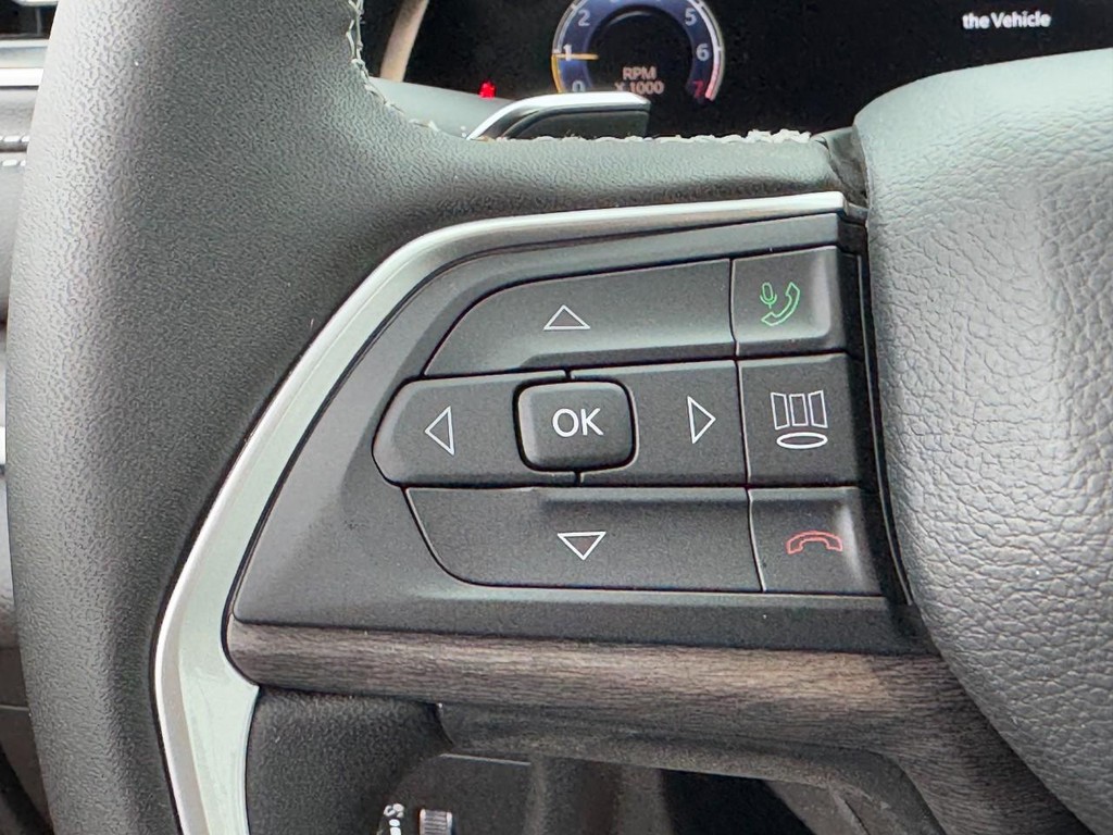 Jeep Grand Cherokee Vehicle Full-screen Gallery Image 11