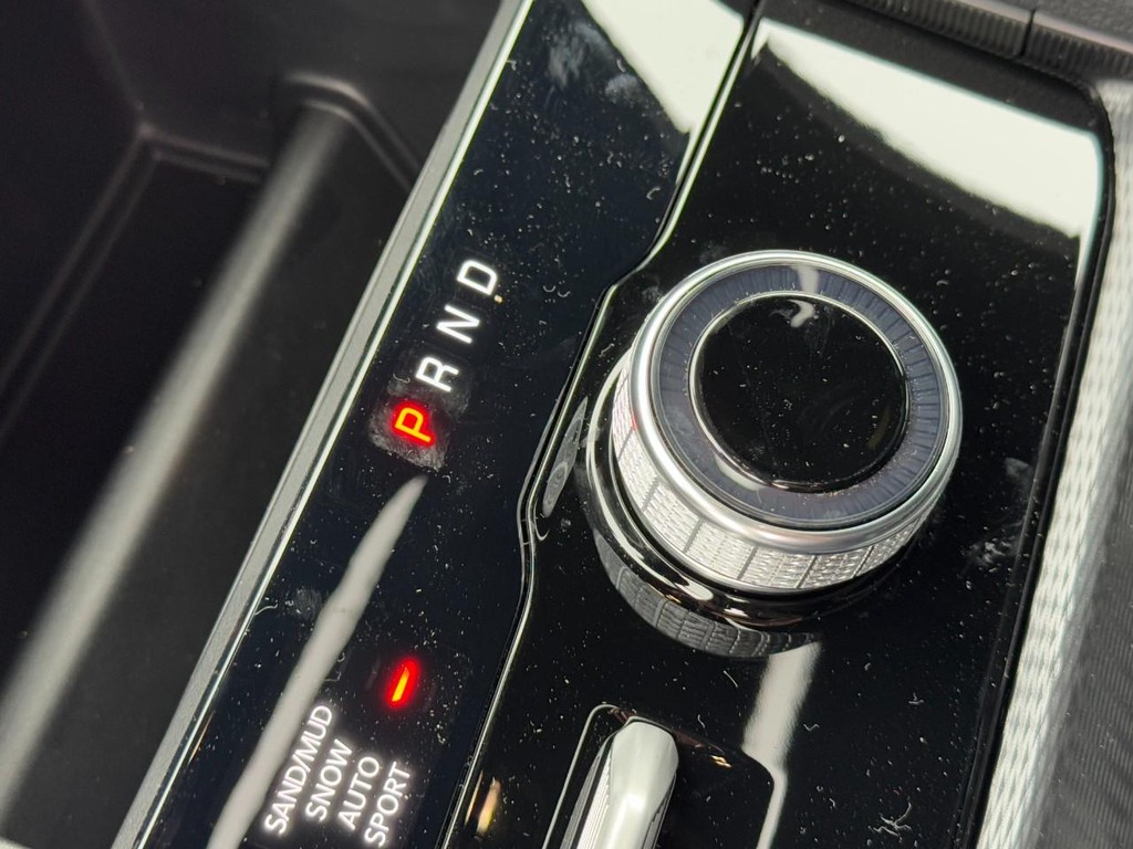 Jeep Grand Cherokee Vehicle Full-screen Gallery Image 13