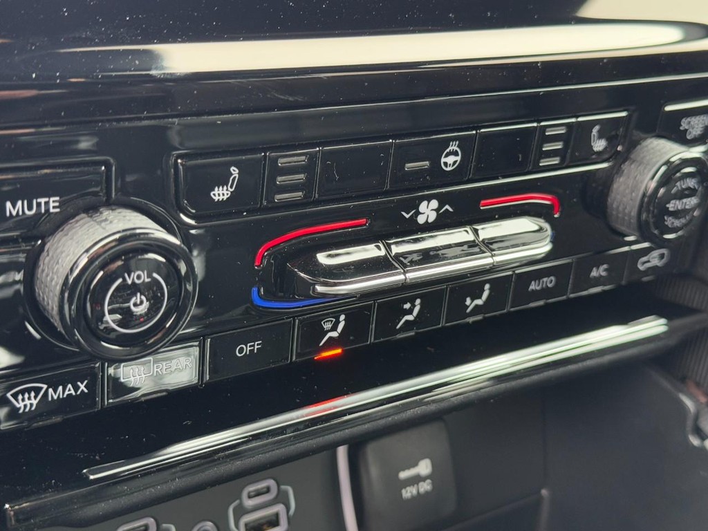 Jeep Grand Cherokee Vehicle Full-screen Gallery Image 14