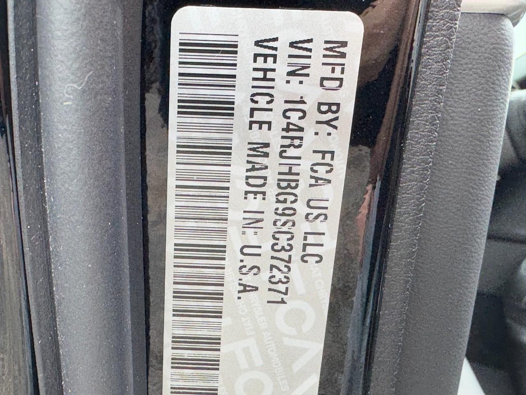 Jeep Grand Cherokee Vehicle Full-screen Gallery Image 18