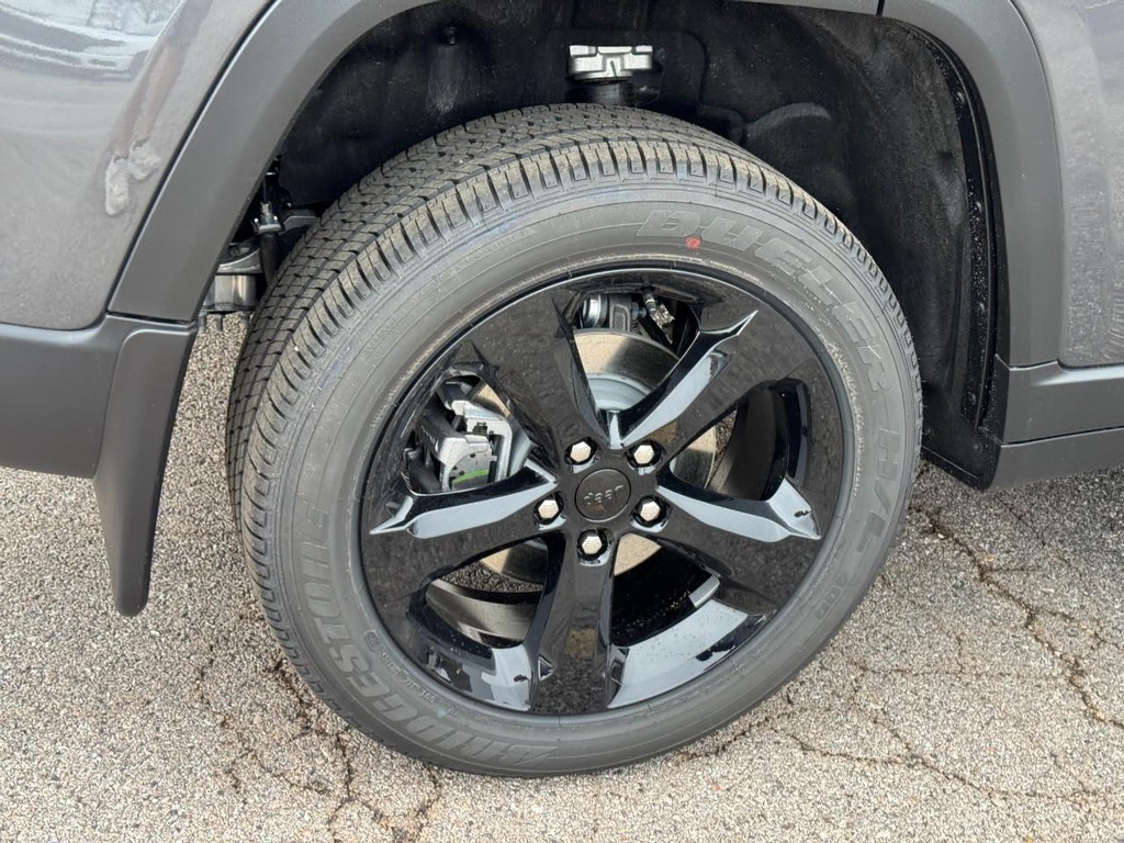 Jeep Grand Cherokee Vehicle Full-screen Gallery Image 04