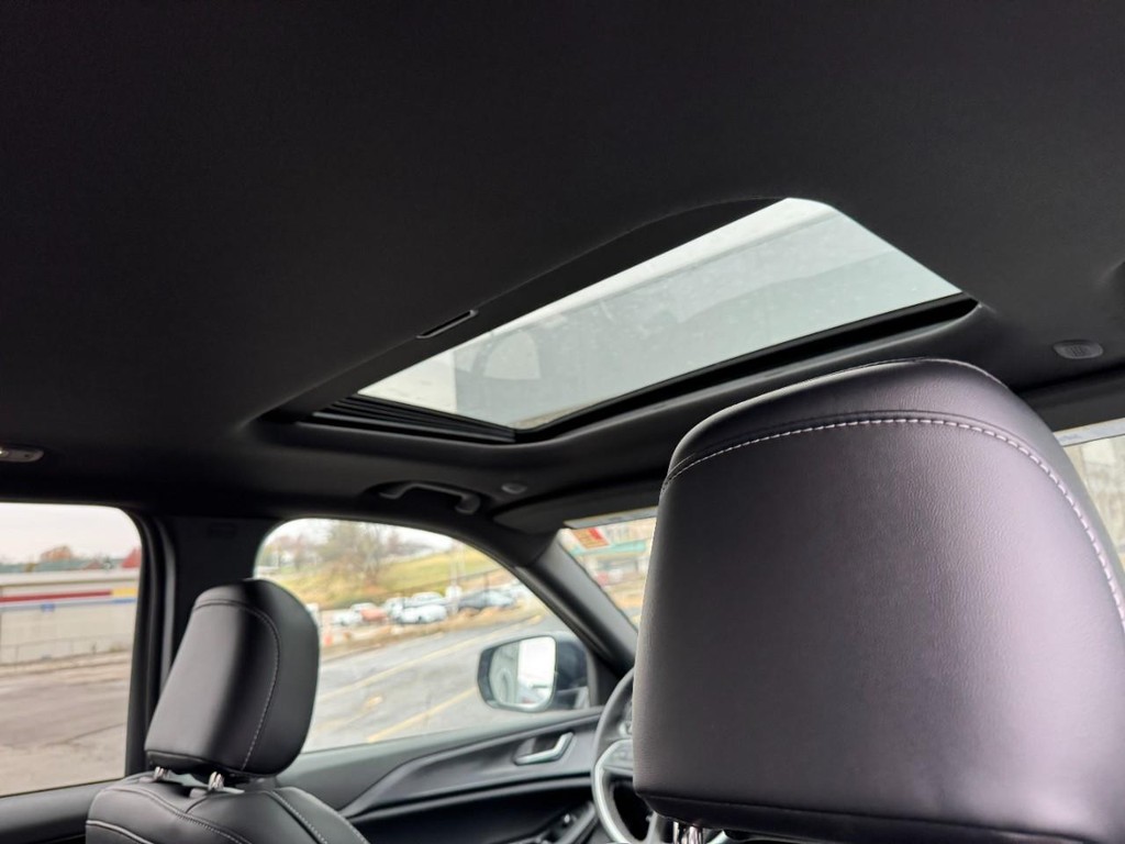 Jeep Grand Cherokee Vehicle Full-screen Gallery Image 06