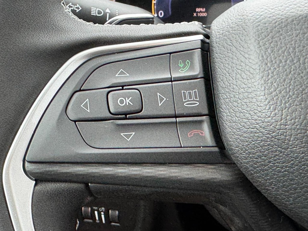 Jeep Grand Cherokee Vehicle Full-screen Gallery Image 11