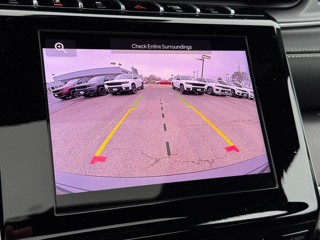 Jeep Grand Cherokee Vehicle Full-screen Gallery Image 15