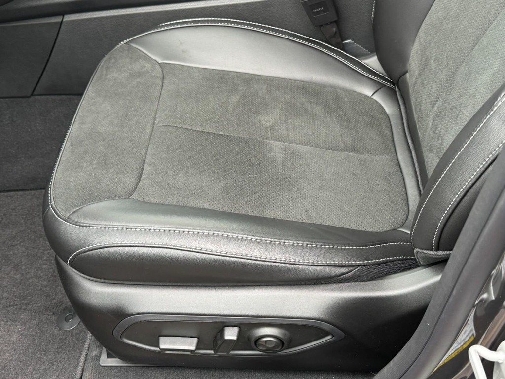 Jeep Grand Cherokee Vehicle Full-screen Gallery Image 16