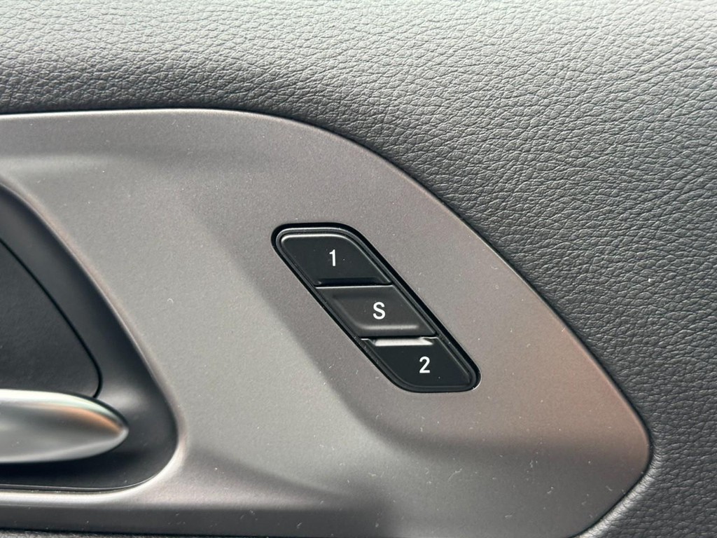 Chrysler Pacifica Vehicle Full-screen Gallery Image 11