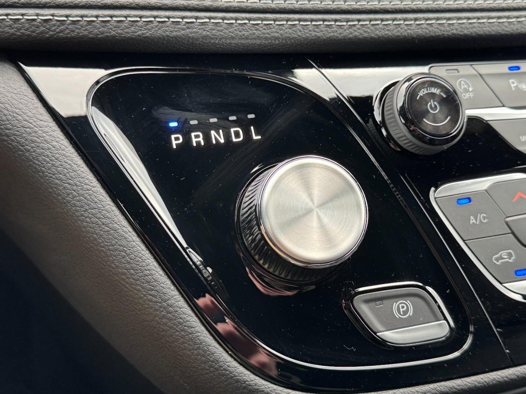 Chrysler Pacifica Vehicle Full-screen Gallery Image 14