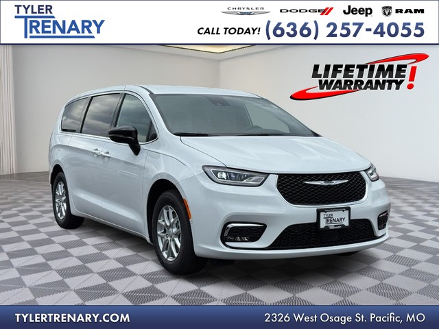 2026 Chrysler Pacifica Select's photo