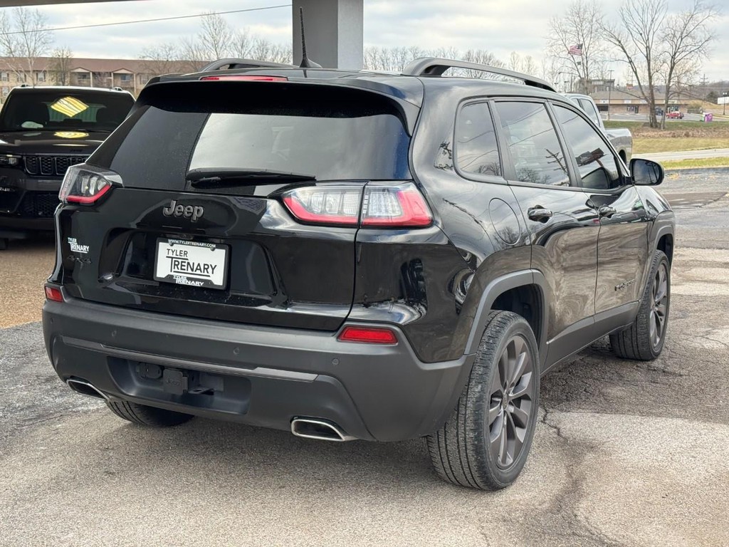 Jeep Cherokee Vehicle Full-screen Gallery Image 03