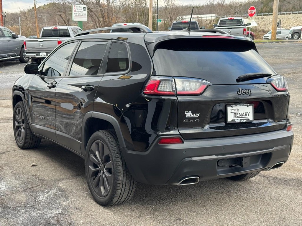 Jeep Cherokee Vehicle Full-screen Gallery Image 04