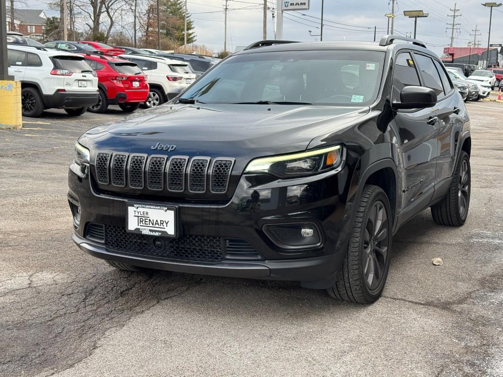 Jeep Cherokee Vehicle Full-screen Gallery Image 06