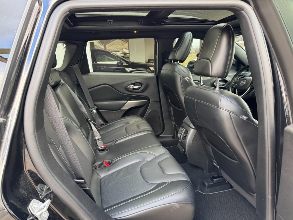 Jeep Cherokee Vehicle Full-screen Gallery Image 10